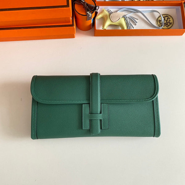 JIGE ELAN 29 CLUTCH IN FOREST GREEN CALFSKIN